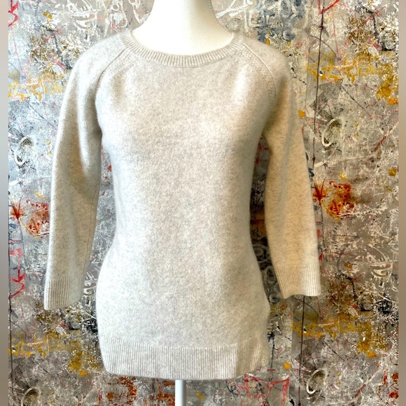 NORDSTROM COLLECTION 100% Cashmere Light Grey Sweater. Size M - Picture 2 of 9